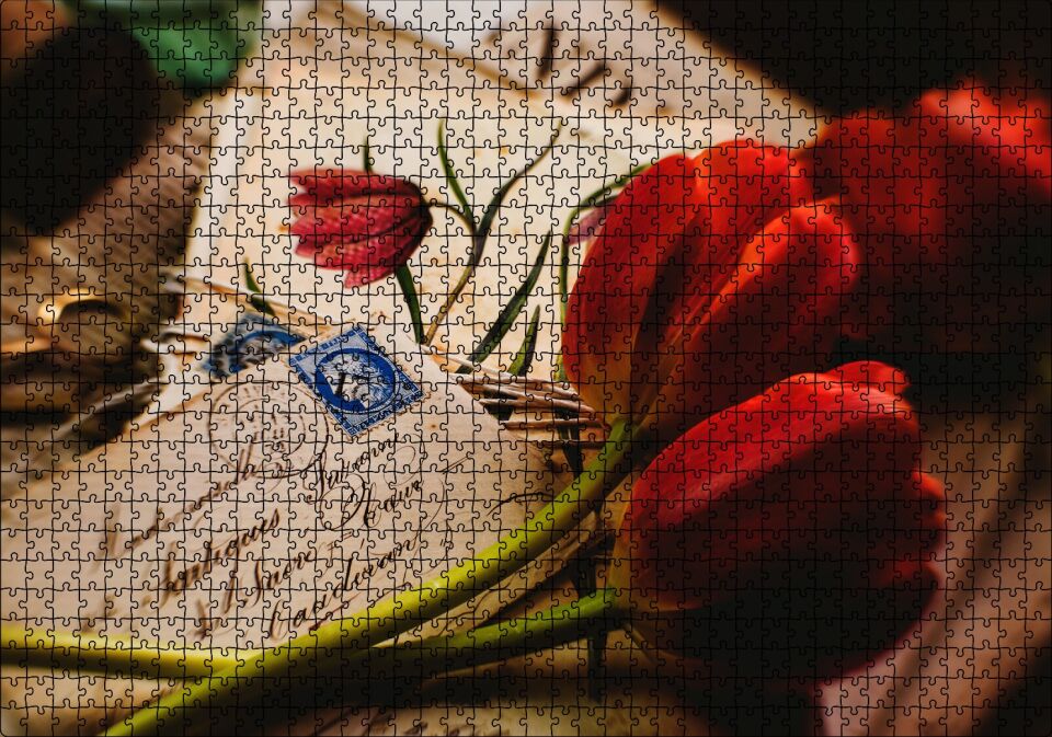 Aşk Mektupları ve Kırmızı Laleler Puzzle Yapboz MDF Ahşap 1000 Parça 49 cm X 68 cm