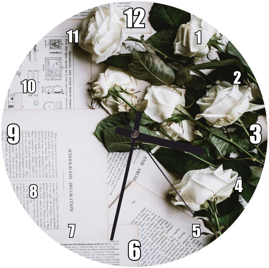 Kitap Sayfaları ve Beyaz Güller  Mdf Ahşap Duvar Saati