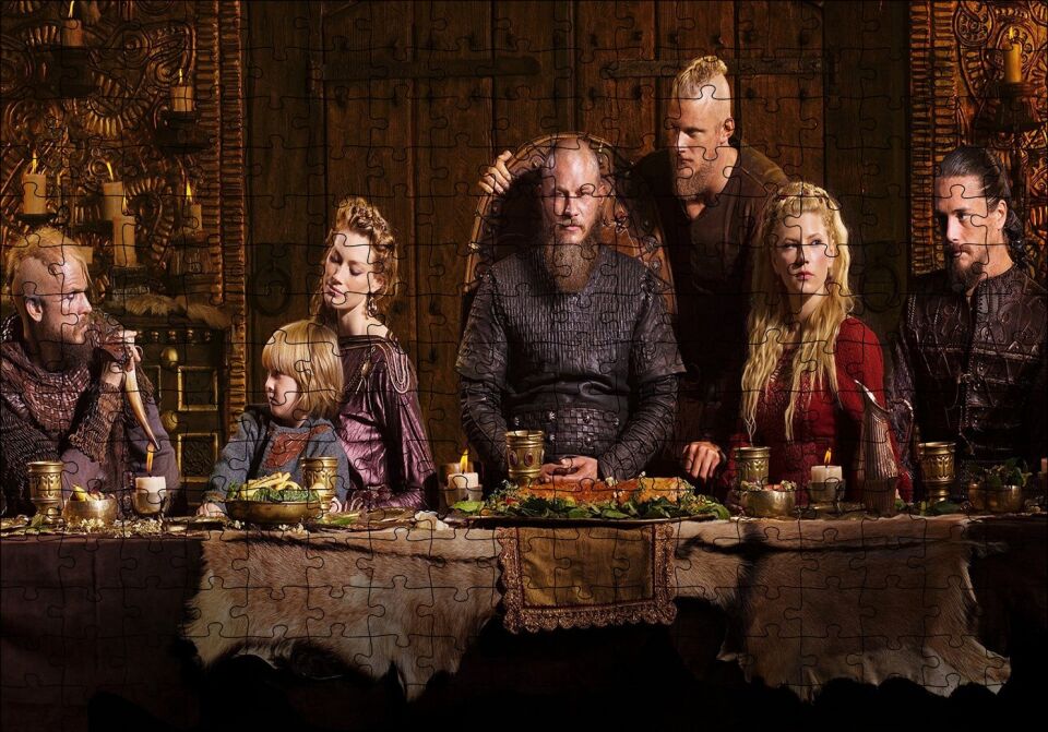 Vikingler Tüm Karakterler Yemek Masasında Puzzle Yapboz MDF Ahşap 255 Parça 34 cm X 49 cm