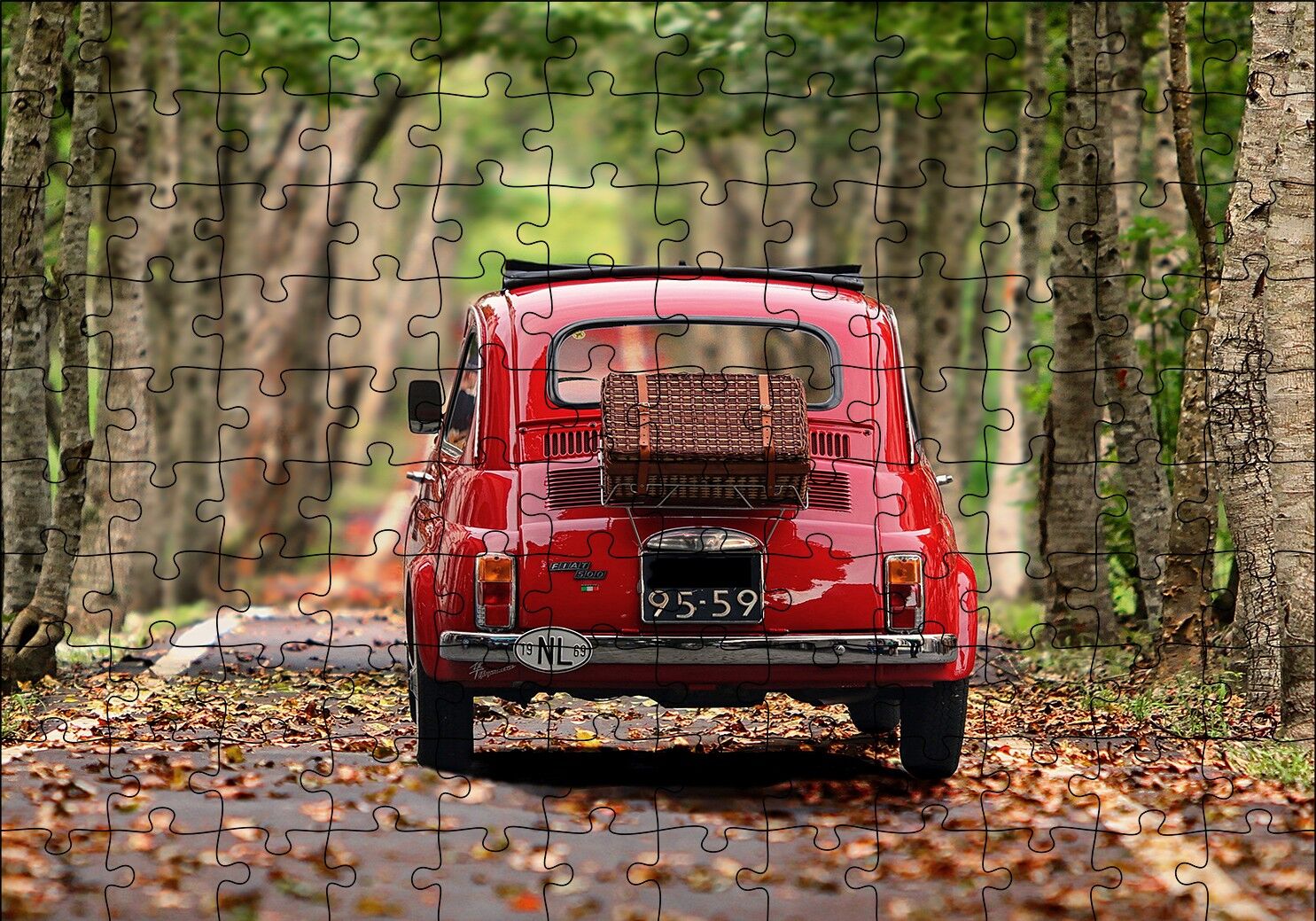 Ağaçlı Yol Yapraklar ve Kırmızı Fiat Bis Puzzle Yapboz MDF Ahşap 120 Parça 24 cm X 34 cm