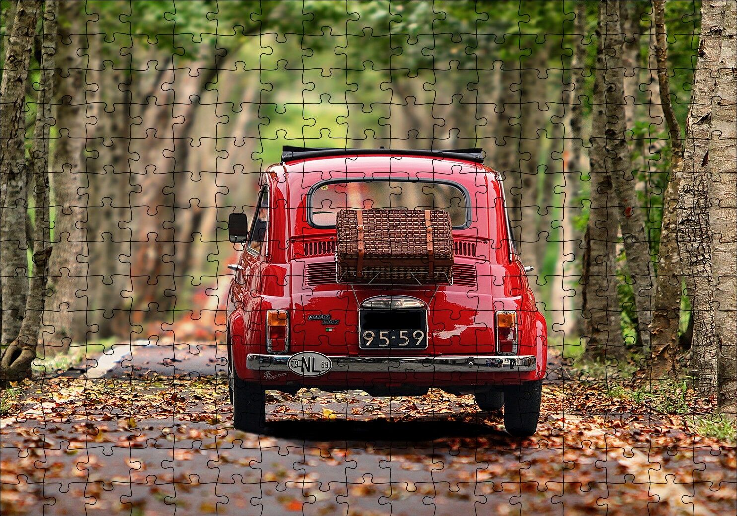 Ağaçlı Yol Yapraklar ve Kırmızı Fiat Bis Puzzle Yapboz MDF Ahşap 255 Parça 34 cm X 49 cm