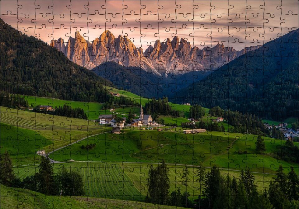 Alplerdeki Kasaba ve Çıplak Zirveler Puzzle Yapboz MDF Ahşap 255 Parça 34 cm X 49 cm