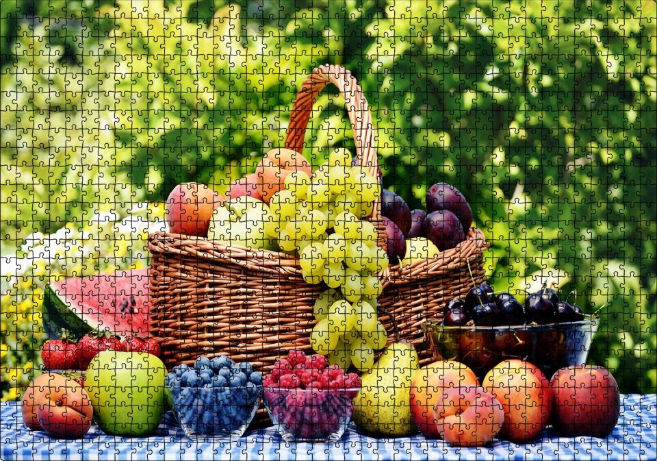 Sepette Taze Meyveler Arka Planda Ağaçlar Puzzle Yapboz MDF Ahşap 1000 Parça 49 cm X 68 cm