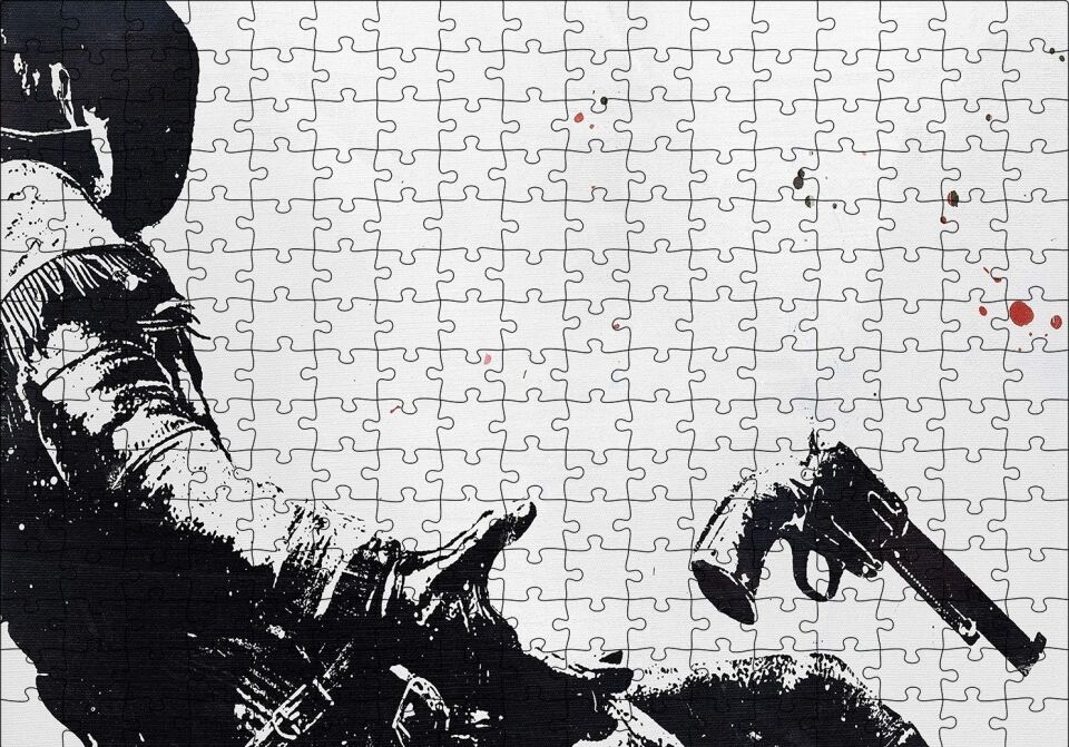 Kovboy Düşerken Yakın Detay Siyah Beyaz Puzzle Yapboz MDF Ahşap 255 Parça 34 cm X 49 cm