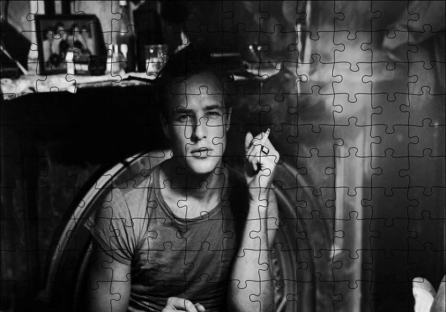 Marlon Brando Genç Sigara İçen Pozu Puzzle Yapboz MDF Ahşap