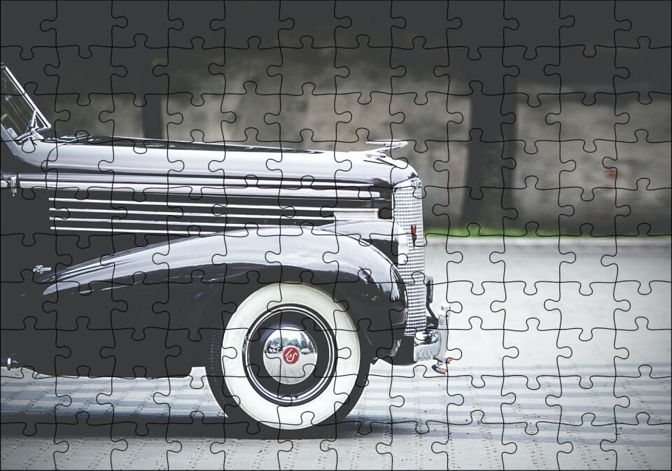 Antika Klasik Araba Ön Sağ Detay Puzzle Yapboz MDF Ahşap 120 Parça 24 cm X 34 cm