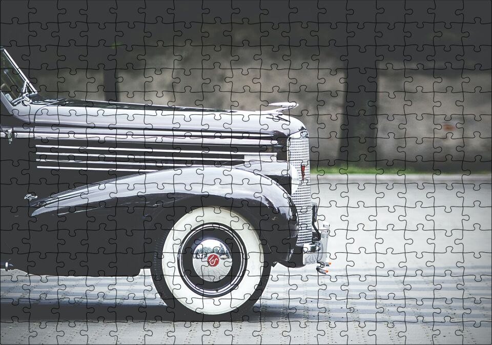 Antika Klasik Araba Ön Sağ Detay Puzzle Yapboz MDF Ahşap 255 Parça 34 cm X 49 cm