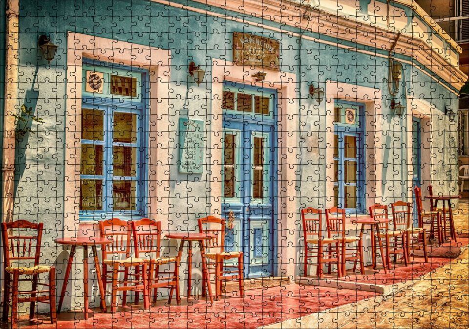 Otantik Yunan Kafeteryası ve Kırmızı Sandalyeler Puzzle Yapboz MDF Ahşap 500 Parça 49 cm X 68 cm