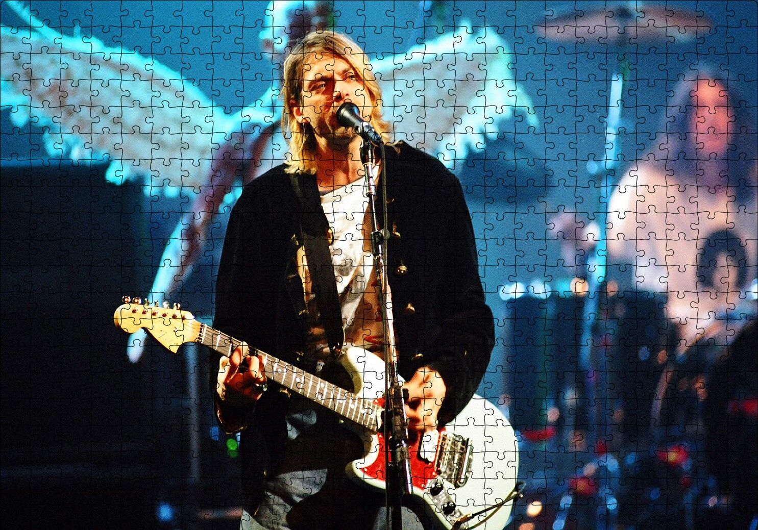 Kurt Cobain Sahnede Şarkılarıyla Puzzle Yapboz MDF Ahşap 500 Parça 49 cm X 68 cm