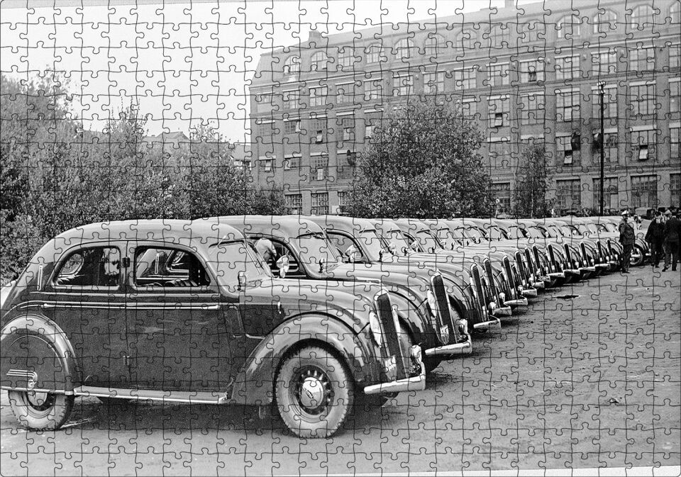 Sıralanmış Volvo PV36 Carioca Fabrika Önünde Puzzle Yapboz MDF Ahşap 500 Parça 49 cm X 68 cm