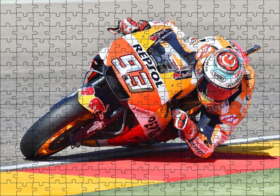 Honda Repsol Turuncu Motorsiklet Sola Virajda Yatıyor Puzzle Yapboz MDF Ahşap 255 Parça 34 cm X 49 cm