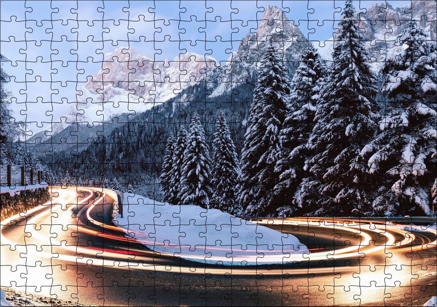 Karlı Orman İçindeki Yol Uzun Pozlama Çekim Puzzle Yapboz MDF Ahşap 255 Parça 34 cm X 49 cm