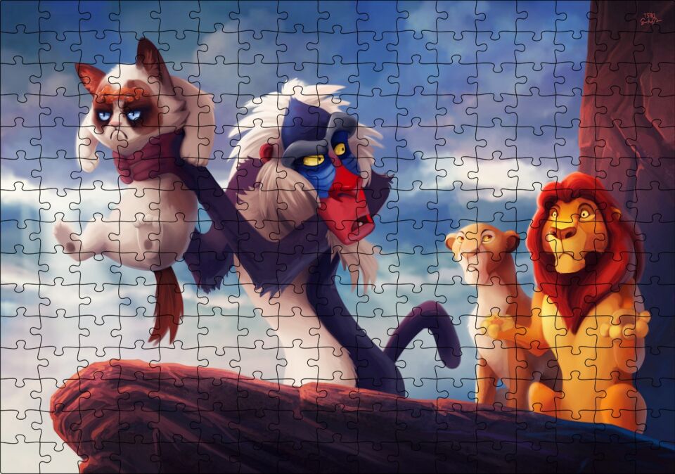 Aslan Kral Huysuz Kedi Komik Animasyon Görseli Puzzle Yapboz MDF Ahşap 255 Parça 34 cm X 49 cm