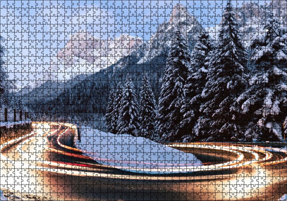 Karlı Orman İçindeki Yol Uzun Pozlama Çekim Puzzle Yapboz MDF Ahşap 1000 Parça 49 cm X 68 cm