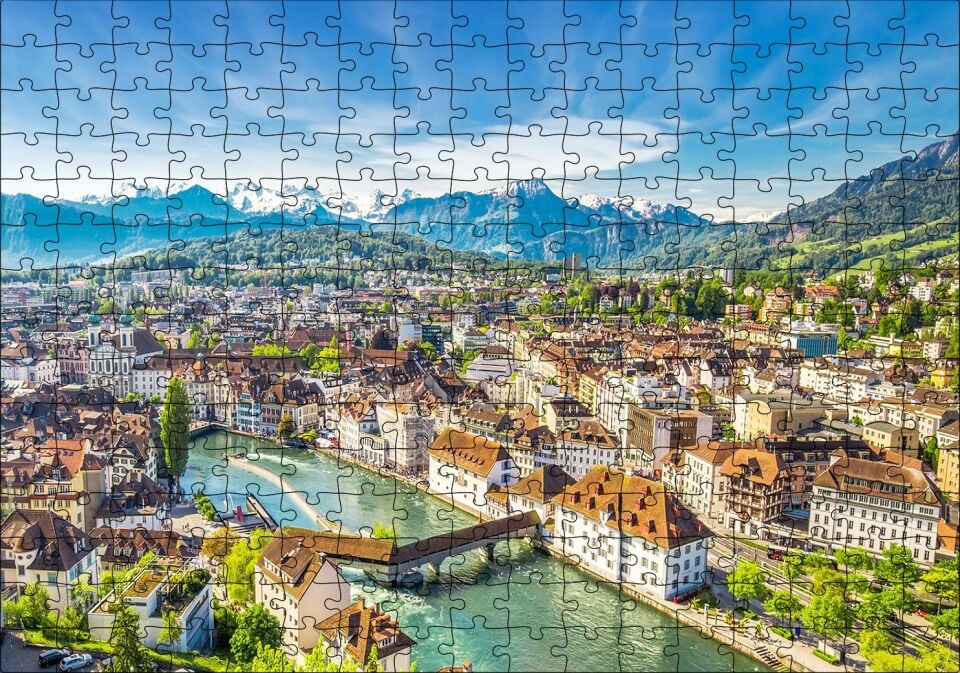 İsviçre Luzern ve Arkaplanda Dağlar Puzzle Yapboz MDF Ahşap 255 Parça 34 cm X 49 cm