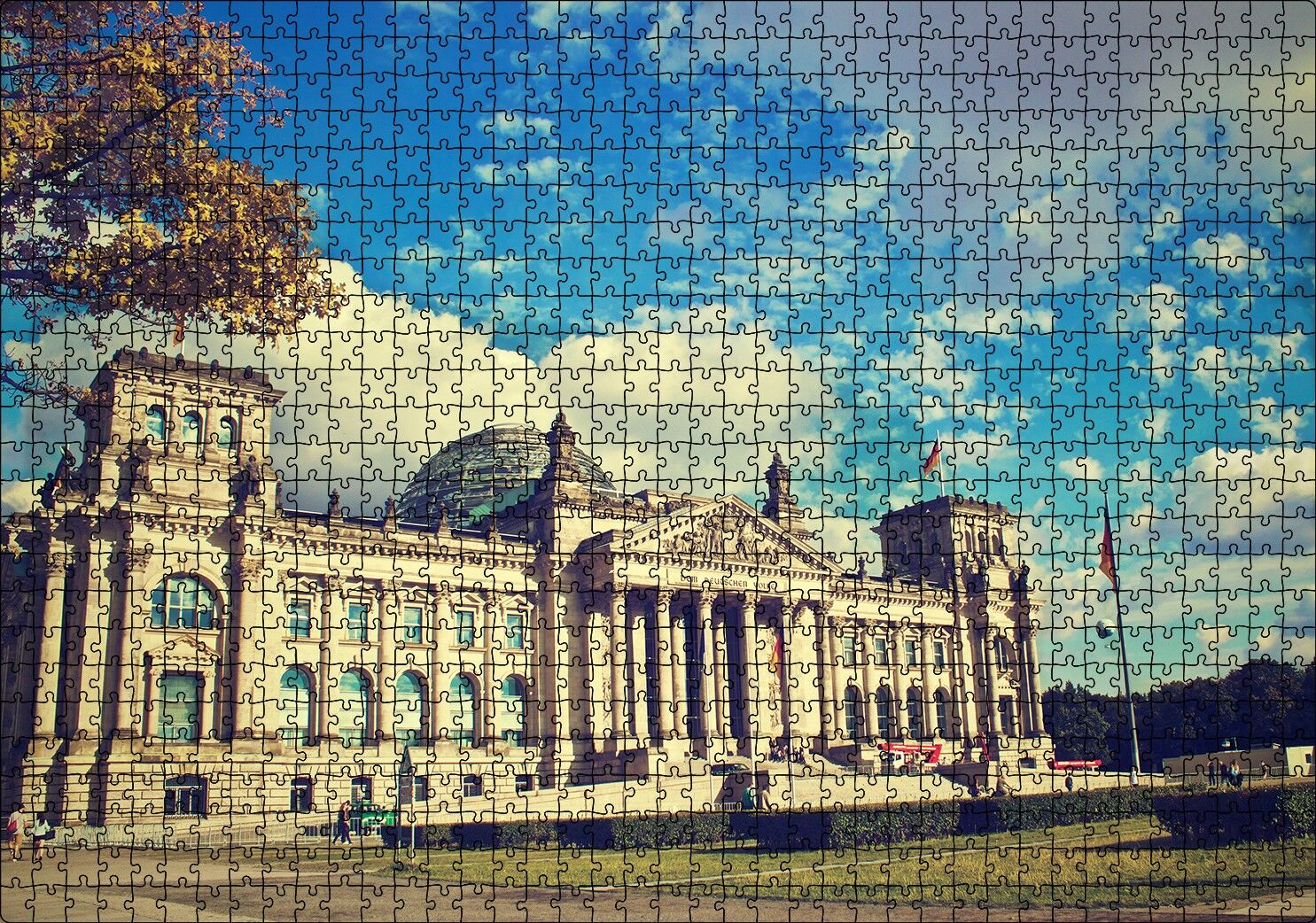 Berlinde Tarihi Bina ve Bulutlu Gökler Puzzle Yapboz MDF Ahşap 1000 Parça 49 cm X 68 cm