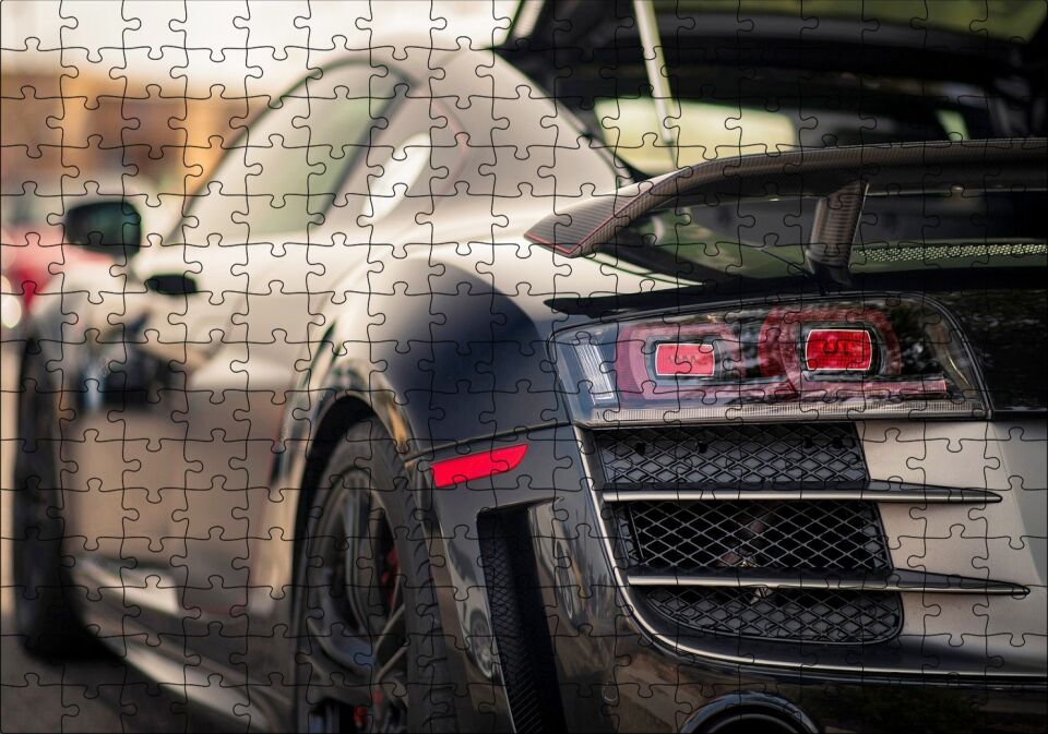 Audi R8 Siyah Modifiye Otomobil Görseli Puzzle Yapboz MDF Ahşap 255 Parça 34 cm X 49 cm