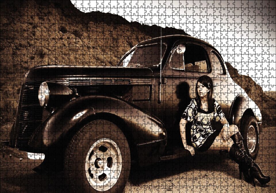 Eski Model Araba ile Kız Puzzle Yapboz MDF Ahşap 1000 Parça 49 cm X 68 cm