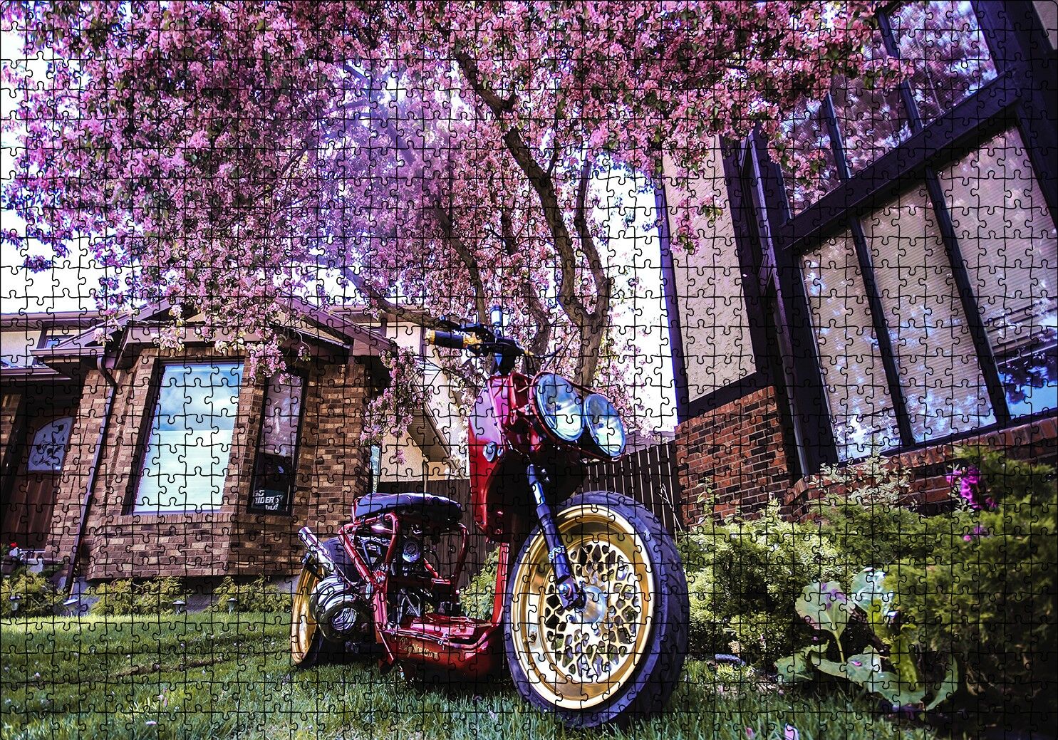 Bahçe Pembe Çiçekli Ağaç ve Modifiyeli Motorsiklet Puzzle Yapboz MDF Ahşap 1000 Parça 49 cm X 68 cm