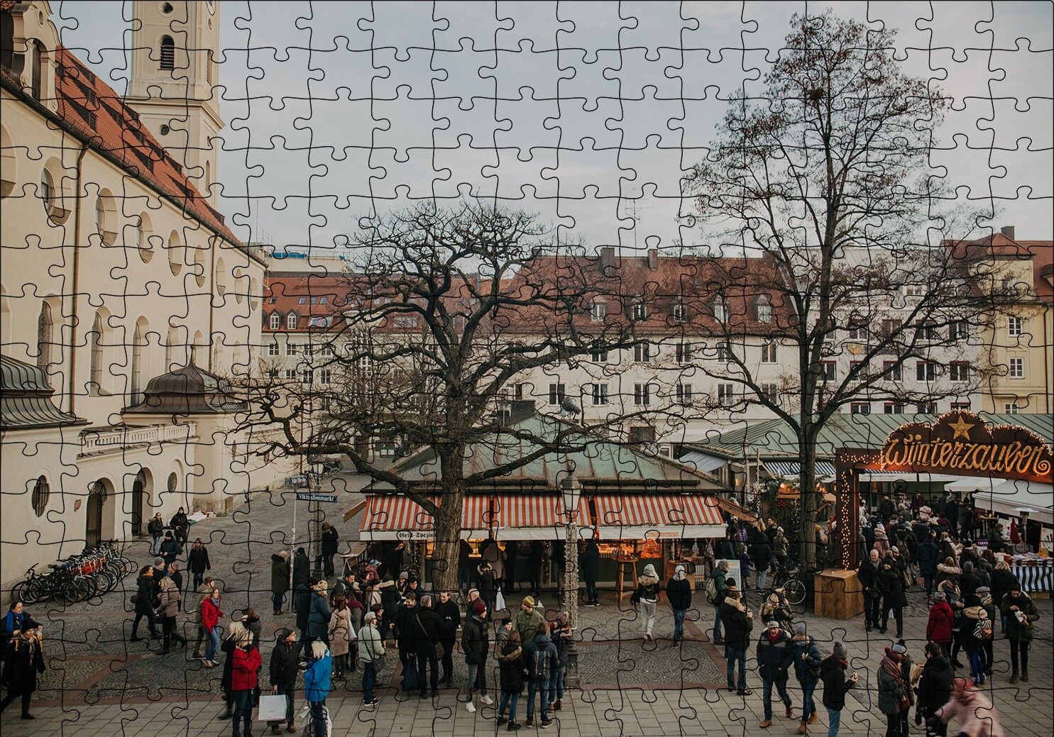 Binalar Meydan Ağaçlar ve Kalabalıklar Puzzle Yapboz MDF Ahşap 255 Parça 34 cm X 49 cm