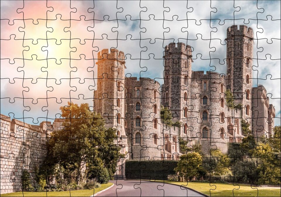 Avrupa Soylu Malikanesi ve Bulutlu Gökler Puzzle Yapboz MDF Ahşap 120 Parça 24 cm X 34 cm