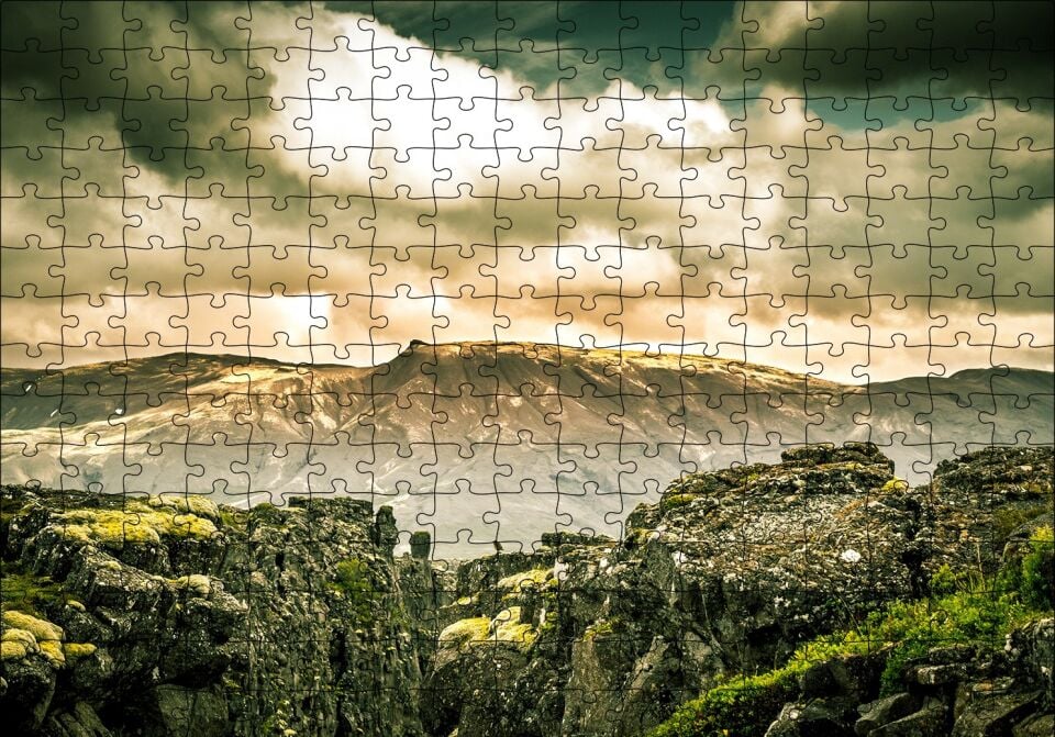 Çıplak Tepeler Bulutlar ve Kayalıklar Puzzle Yapboz MDF Ahşap 255 Parça 34 cm X 49 cm