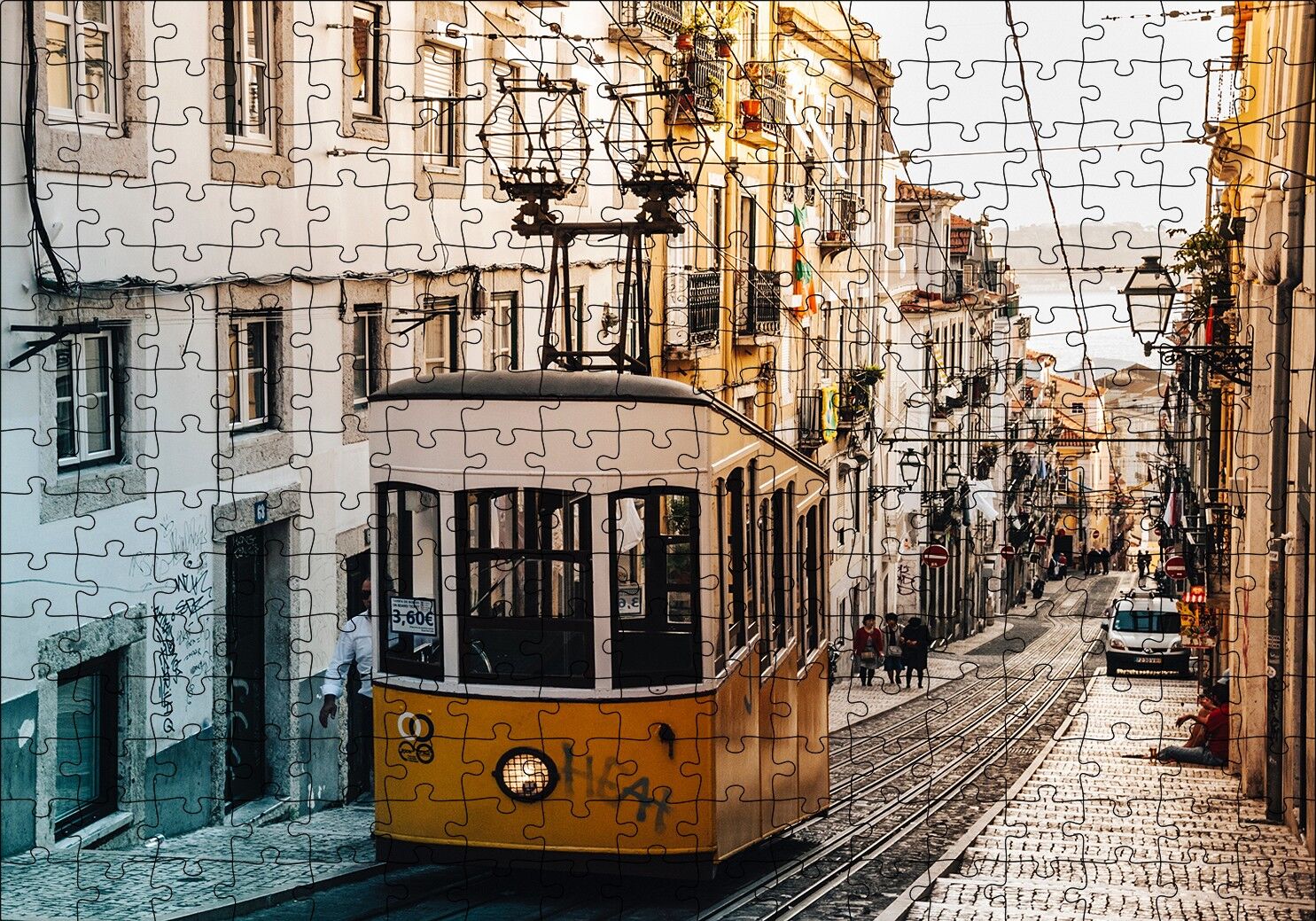 Dar Sokaktaki Tramvay Puzzle Yapboz MDF Ahşap 255 Parça 34 cm X 49 cm