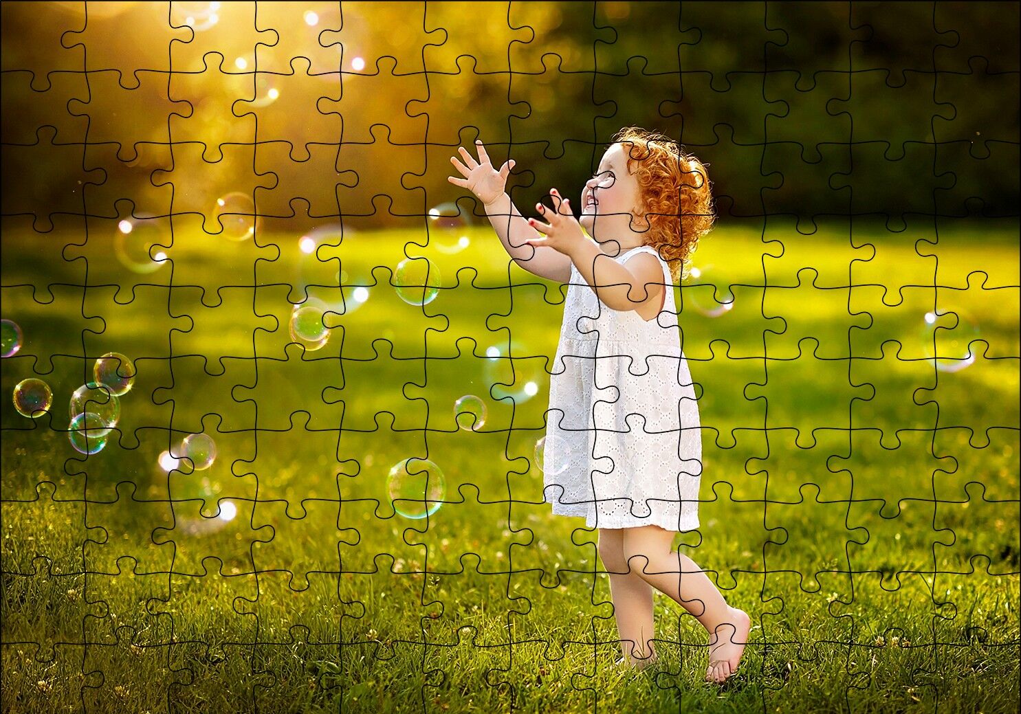 Baloncuklarla Oynayan Sevimli Kız Puzzle Yapboz MDF Ahşap