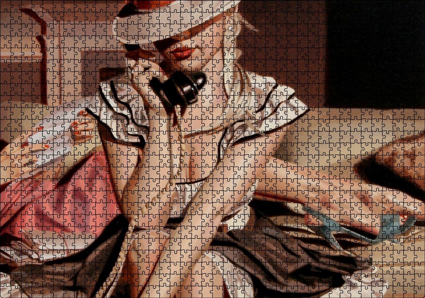Telefonda Konuşan Gizemli Seksi Sarışın Puzzle Yapboz MDF Ahşap 1000 Parça 49 cm X 68 cm