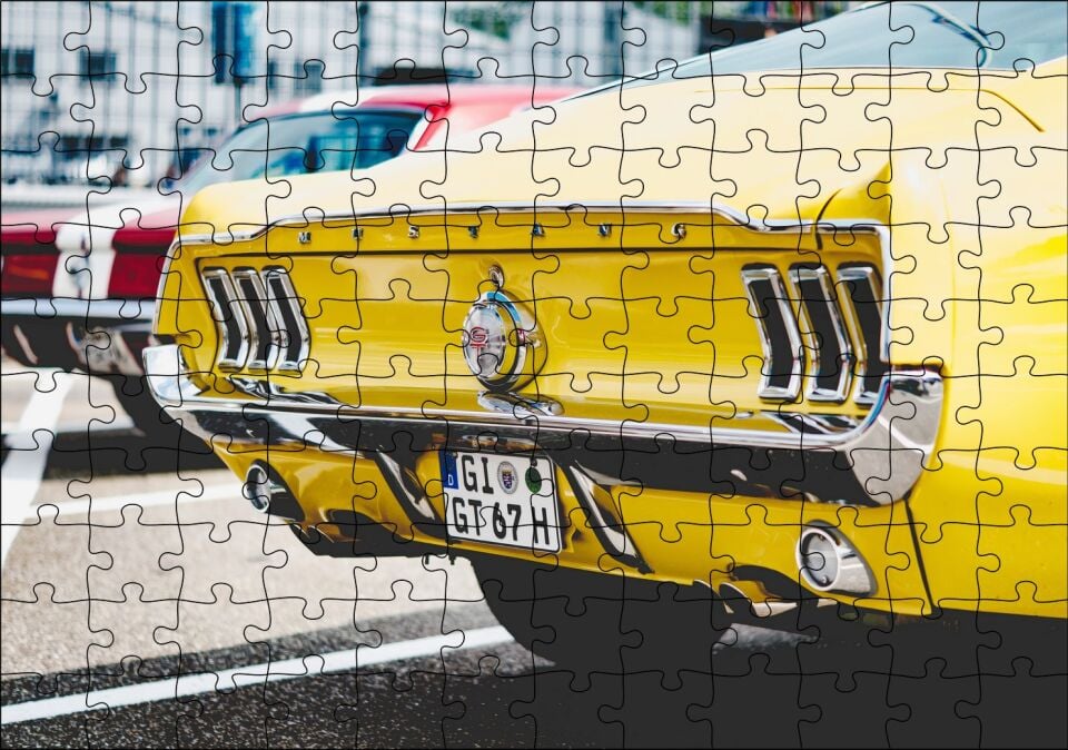 Sarı Mustang Klasik Arka Görünüş Yakın Plan Puzzle Yapboz MDF Ahşap