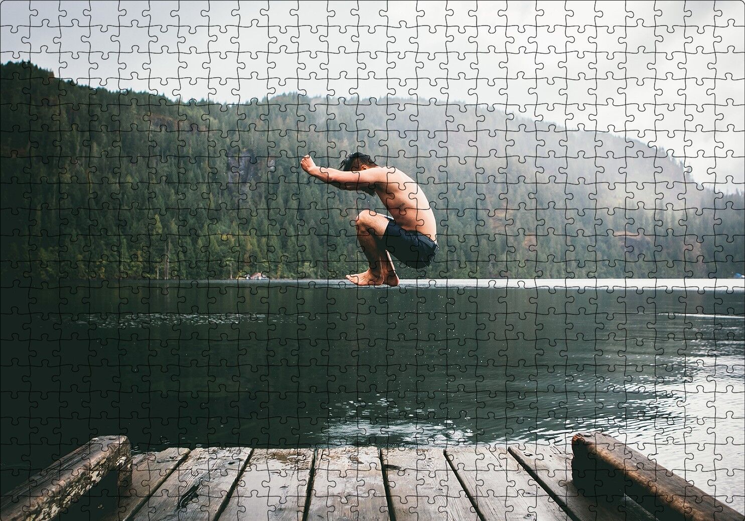Göl Orman İskele ve Atlayış Yapan Adam Puzzle Yapboz MDF Ahşap 500 Parça 49 cm X 68 cm