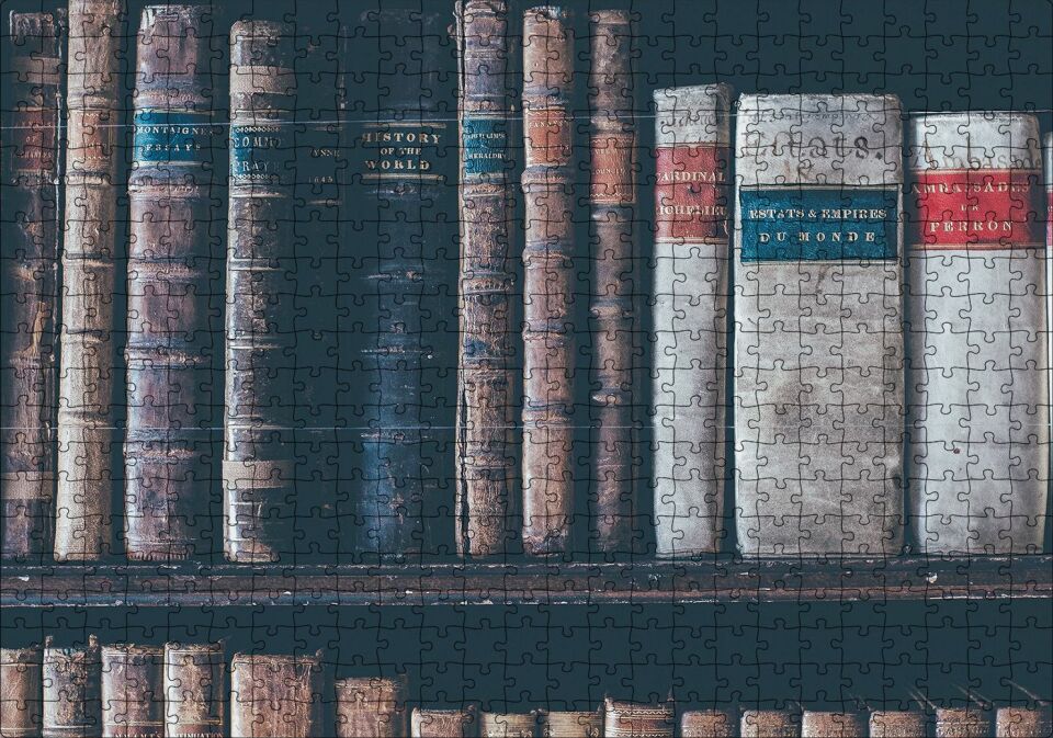 Kitaplıkta Deri Kaplı Kitap Görseli Puzzle Yapboz MDF Ahşap 500 Parça 49 cm X 68 cm