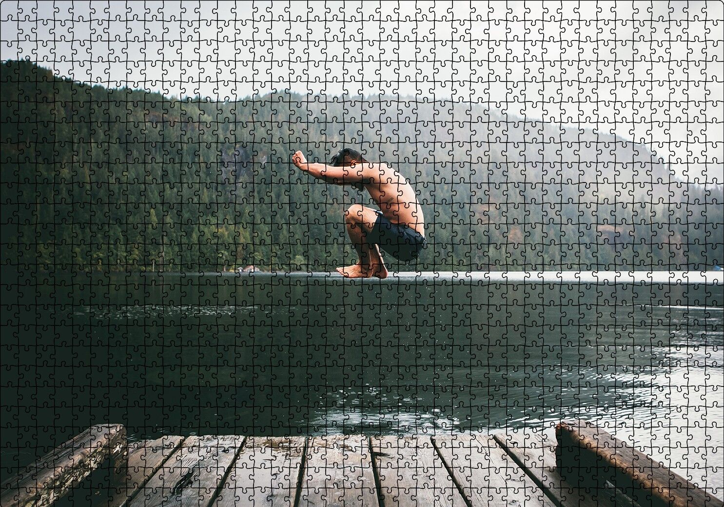 Göl Orman İskele ve Atlayış Yapan Adam Puzzle Yapboz MDF Ahşap 1000 Parça 49 cm X 68 cm