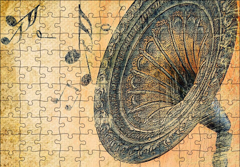 Gramofon ve Notalar Sarı Eskitme Arka Plan Puzzle Yapboz MDF Ahşap 120 Parça 24 cm X 34 cm