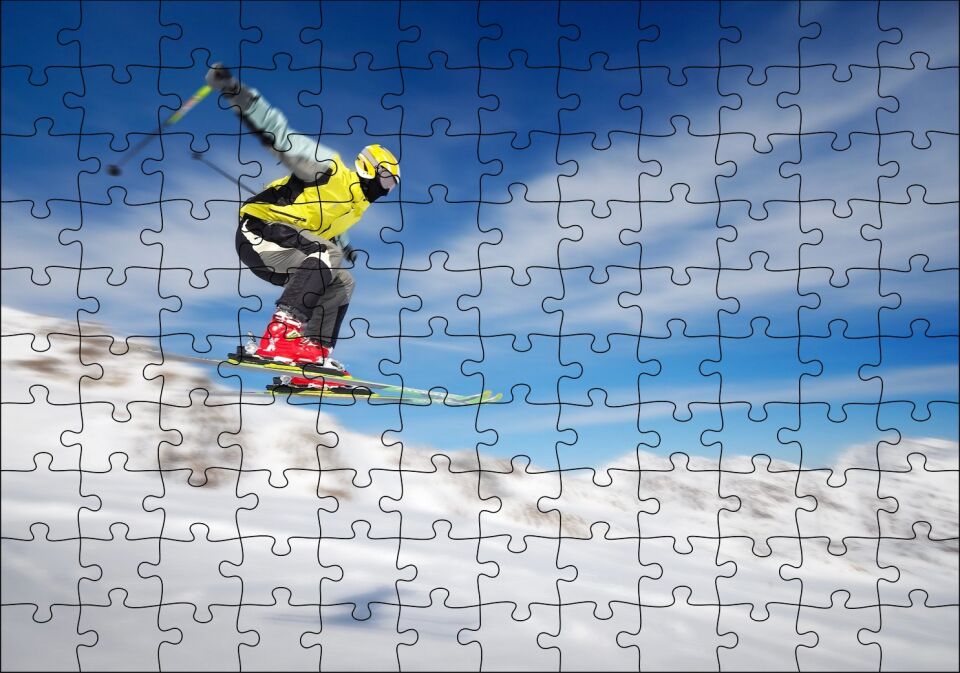 Sarı ve Beyaz Ceketli Spor Kayakçı Puzzle Yapboz MDF Ahşap