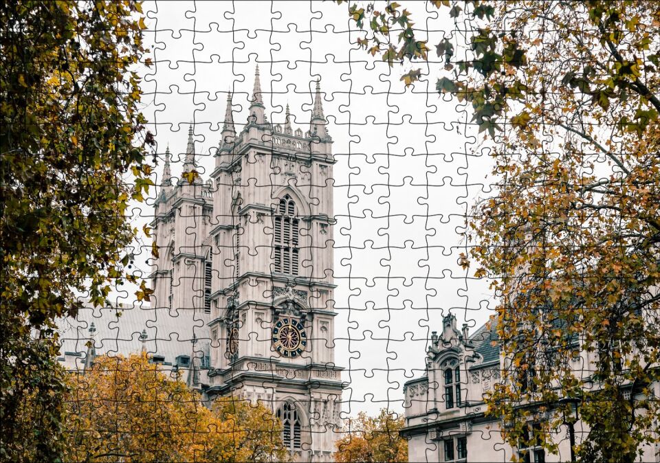 Londra'da Tarihi Binalar ve Sonbahar Renkleri Puzzle Yapboz MDF Ahşap 255 Parça 34 cm X 49 cm