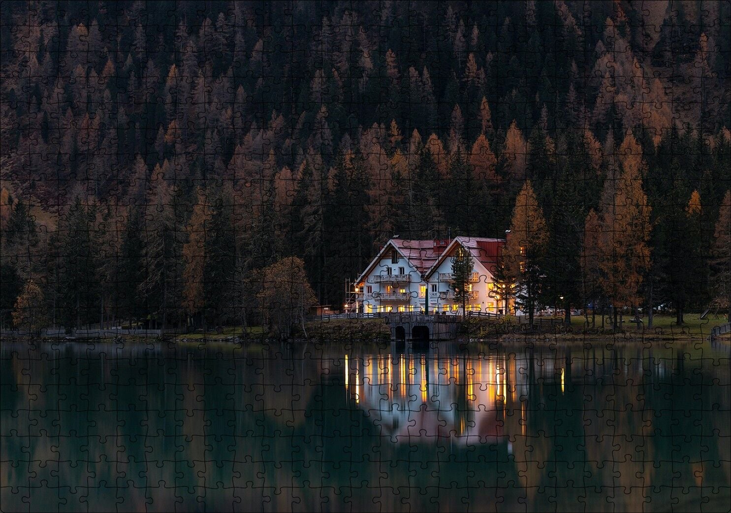 Göl Kenarındaki Villa ve Sık Ağaçlar Puzzle Yapboz MDF Ahşap 500 Parça 49 cm X 68 cm
