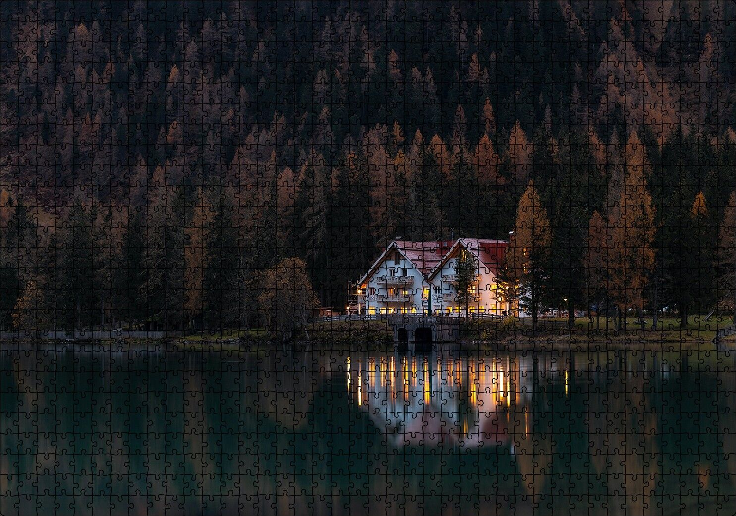 Göl Kenarındaki Villa ve Sık Ağaçlar Puzzle Yapboz MDF Ahşap 1000 Parça 49 cm X 68 cm