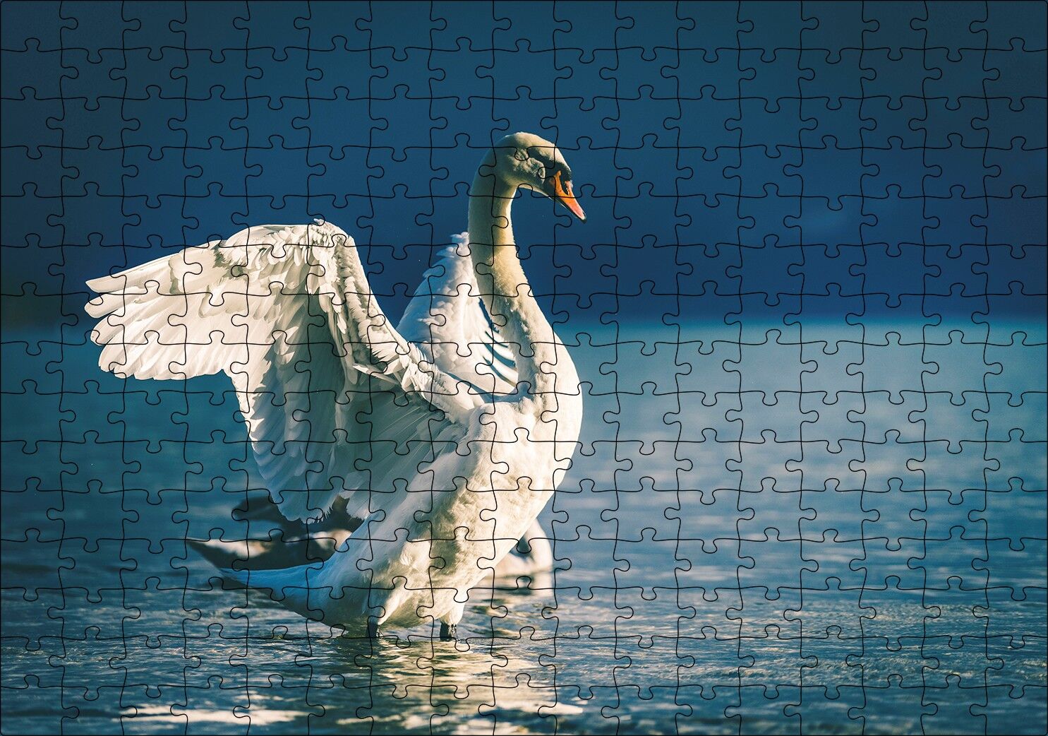 Gölde Kanatlarını Çırpan Beyaz Kuğu Puzzle Yapboz MDF Ahşap 255 Parça 34 cm X 49 cm
