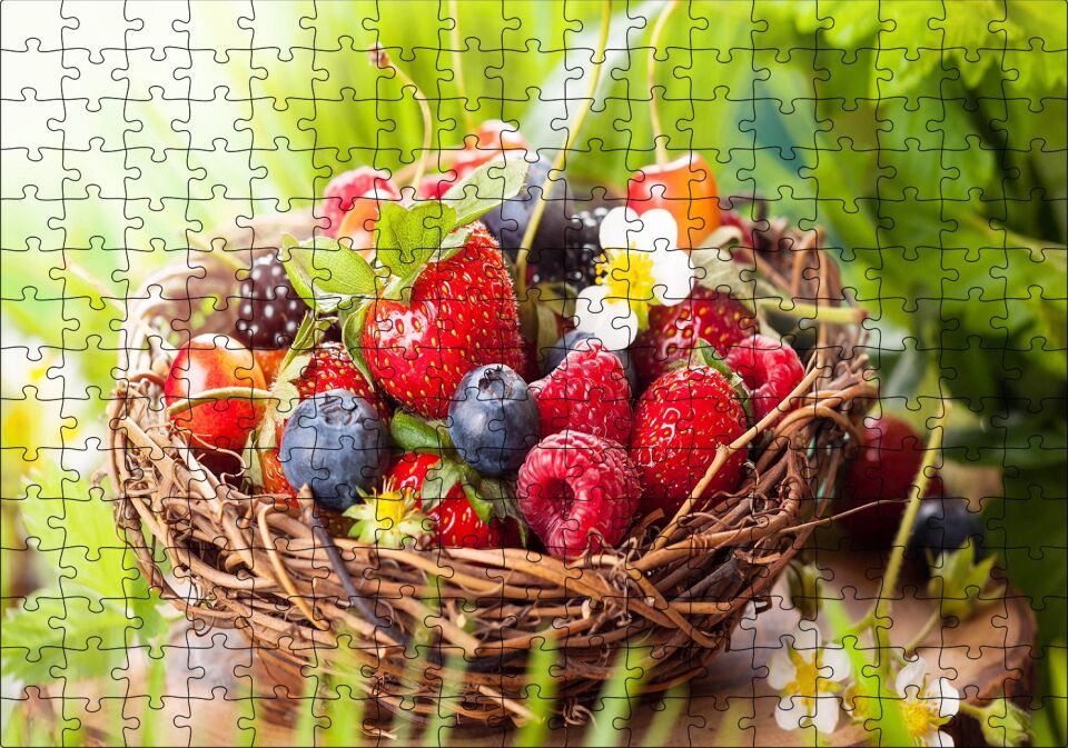 Çilek Ahududu Yaban Mersini Kiraz Meyve Sepeti Görseli Puzzle Yapboz MDF Ahşap 255 Parça 34 cm X 49 cm