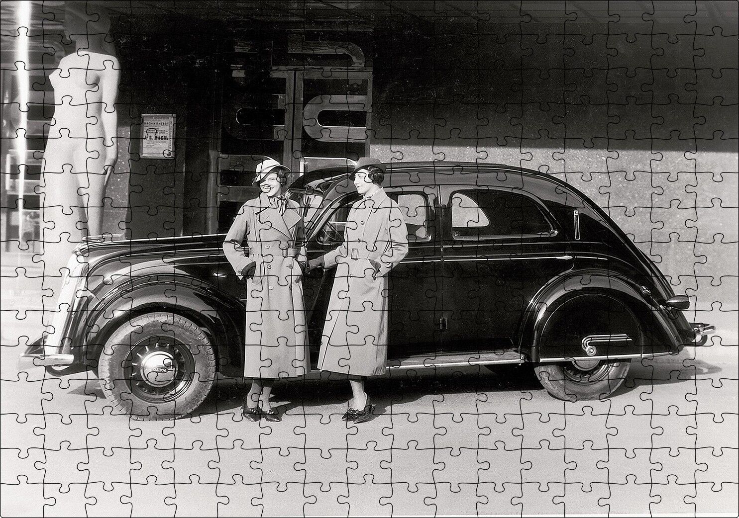 Volvo PV36 Carioca Modeli İle Kadınlar Poz Verirken Puzzle Yapboz MDF Ahşap 255 Parça 34 cm X 49 cm