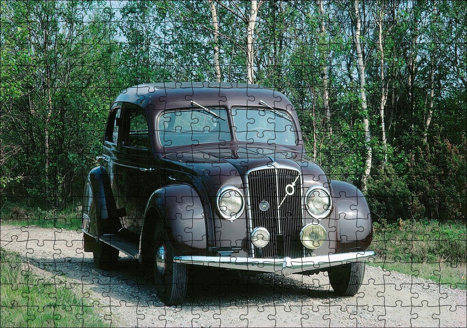 Volvo PV36 Carioca Modeli İle Ormanda Gezinti Puzzle Yapboz MDF Ahşap 255 Parça 34 cm X 49 cm