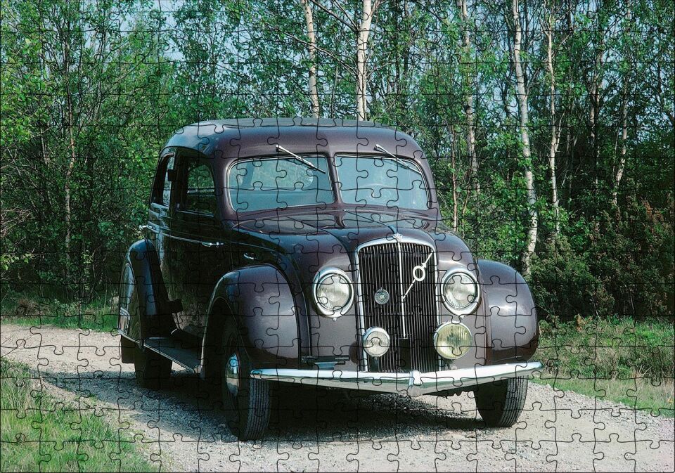 Volvo PV36 Carioca Modeli İle Ormanda Gezinti Puzzle Yapboz MDF Ahşap 255 Parça 34 cm X 49 cm
