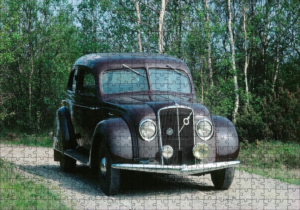Volvo PV36 Carioca Modeli İle Ormanda Gezinti Puzzle Yapboz MDF Ahşap 500 Parça 49 cm X 68 cm