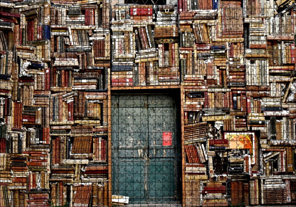 Eski Kitaplarla Örülü Ev Puzzle Yapboz MDF Ahşap 1000 Parça 49 cm X 68 cm