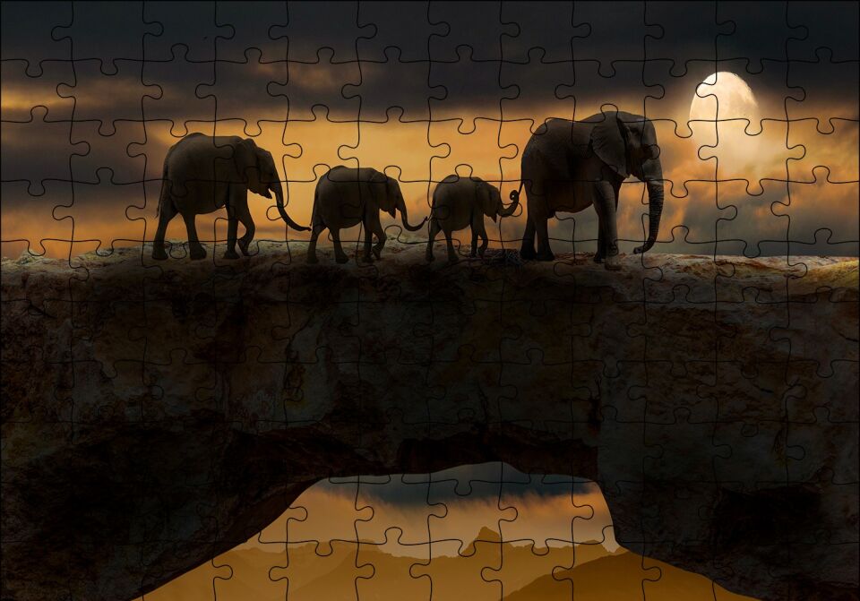 Fil Ailesi Dolunay ve Bulutlar Puzzle Yapboz MDF Ahşap 120 Parça 24 cm X 34 cm