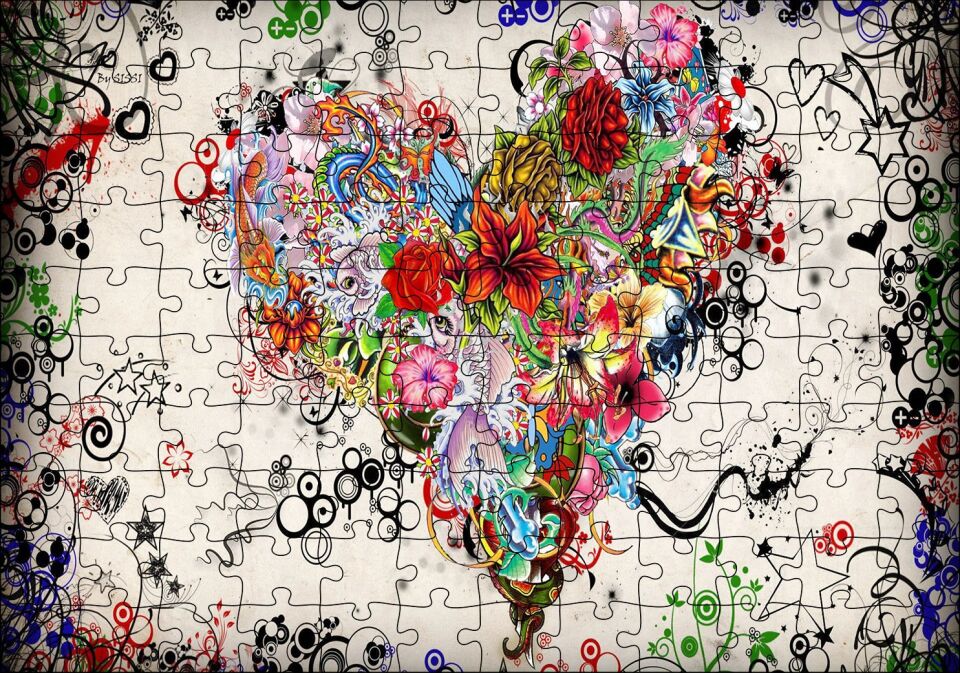 Desenler Ve Çiçeklerden Kalp Figürü Görseli Puzzle Yapboz MDF Ahşap 120 Parça 24 cm X 34 cm