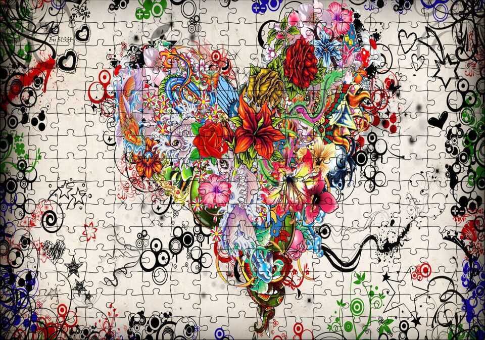 Desenler Ve Çiçeklerden Kalp Figürü Görseli Puzzle Yapboz MDF Ahşap 255 Parça 34 cm X 49 cm