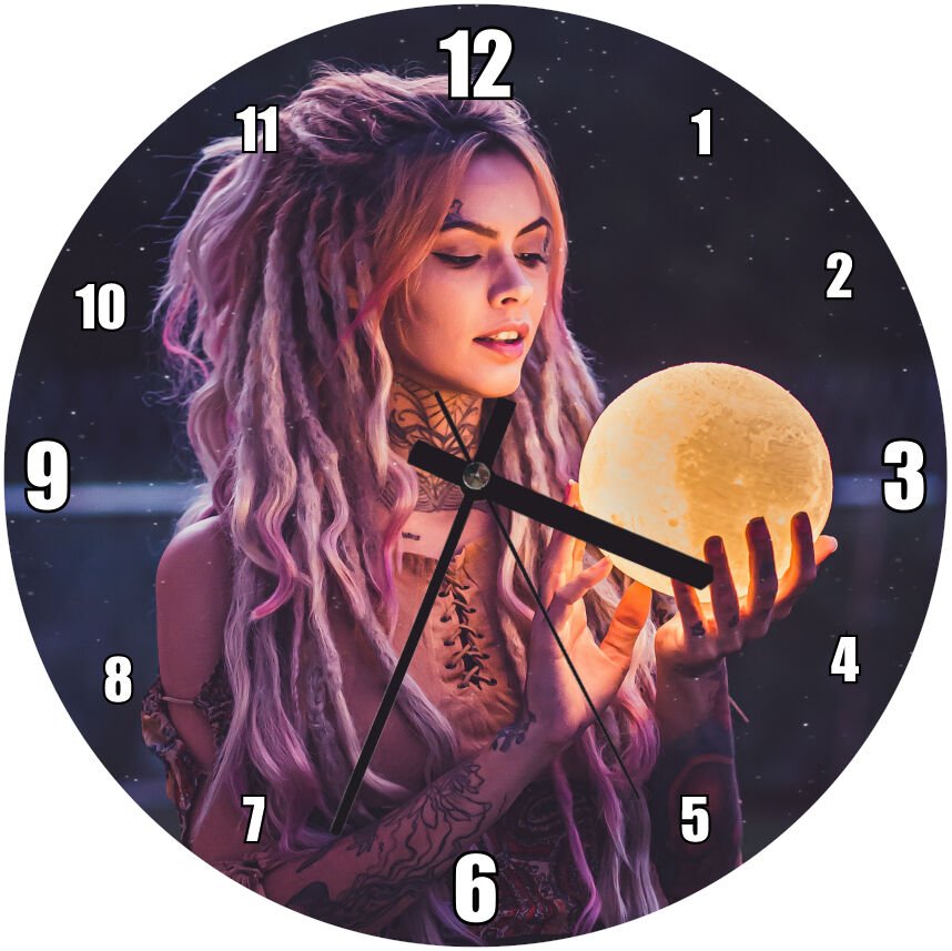 Kristal Küre Tutan Kadın Görseli Mdf Ahşap Duvar Saati