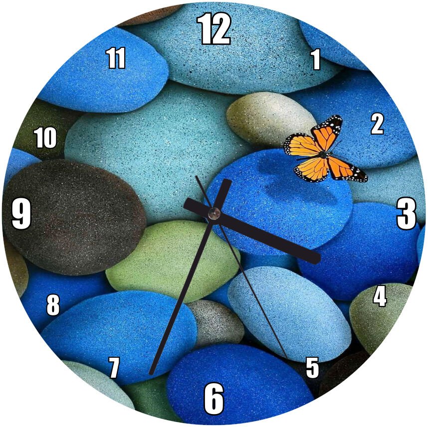 Renkli Çakıl Taşları Ve Kelebek Görsel Mdf Ahşap Duvar Saati